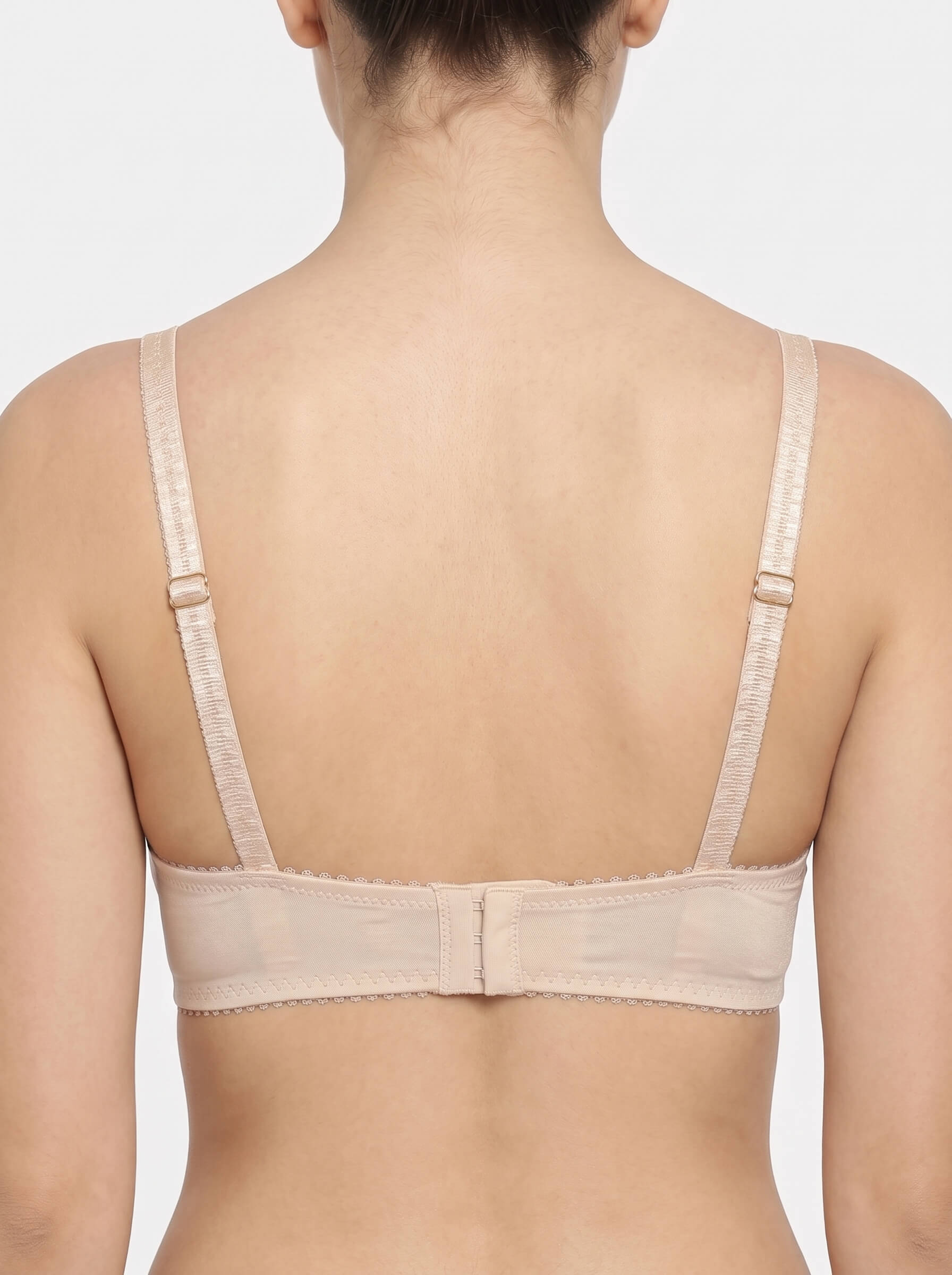 Model_wearing_skin_bra_2K_202607101659
